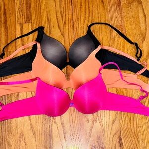 Bundle 3 woman bras size 34 A and 34 B in great condition